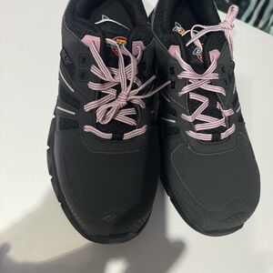 Women’s black /pink steel toe shoes